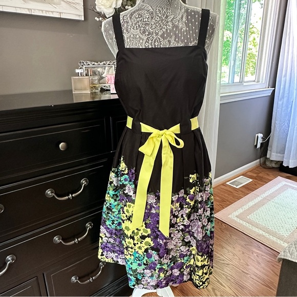 Madison Leigh Floral Fit & Flare Dress Sz 12 - Picture 2 of 16